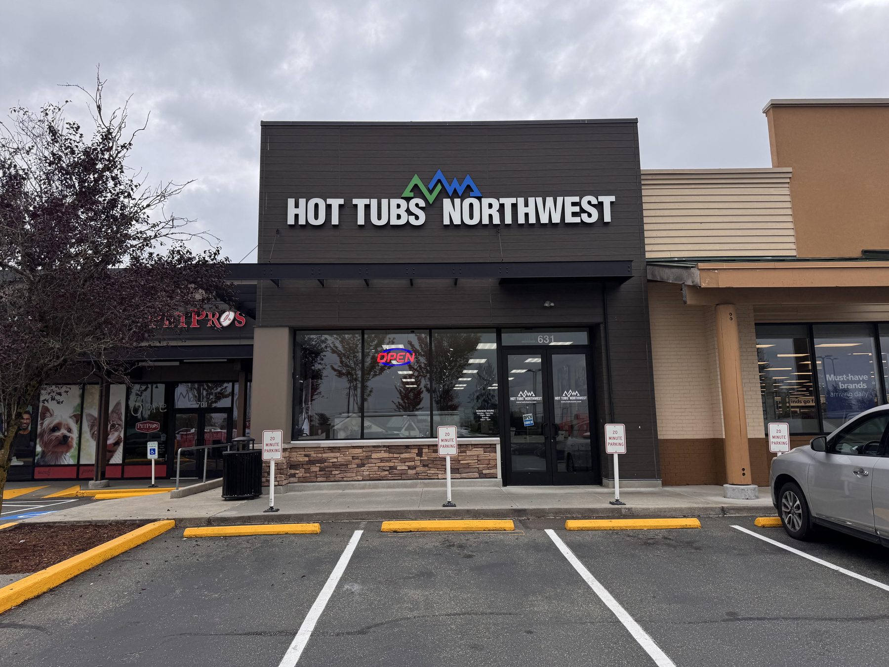 Hot Tubs Northwest sign at the Lake Stevens showroom